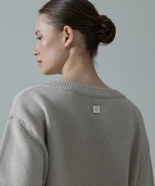 AHRE（アフレ）の「Moana Renew Wool Cropped V-Neck Knit_BEIGE（ニット/セーター・レディース・その他・ONE）」の3枚目の写真