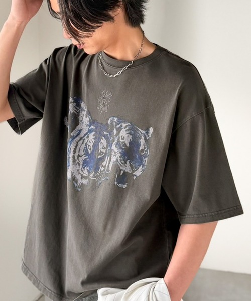 Classical Origin(クラシカルオリジン)の「綿100% ワンポイント刺繍入り ヴィンテージ グラフィックアソートTシャツ/Vintage Graphic Assorted T-Shirt(Tシャツ/カットソー・メンズ・ブラウン系1/グレー系2/グレー系3/ホワイト系1/グレー系1/ピンク系1・LARGE/MEDIUM/SMALL)」の3枚目の写真