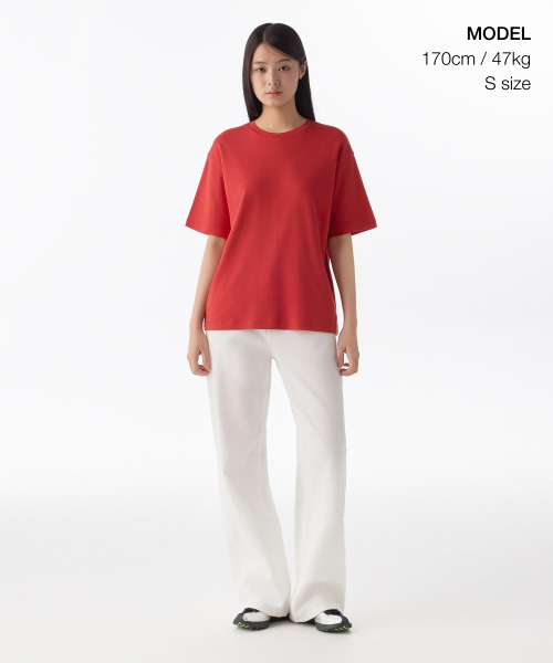 MUSINSA STANDARD WOMAN（ムシンサスタンダードウーマン）の「ウィメンズリラックスフィットクルーネックTシャツ[レッド]（Tシャツ/カットソー・レディース・その他・LARGE/X-LARGE/SMALL/MEDIUM/X-SMALL）」の2枚目の写真