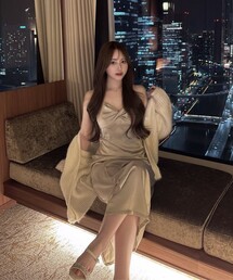 SELFIST（セルフィスト）の「【一花さんコラボ】ニットカーデ＆サテンワンピースSET（ワンピース）」