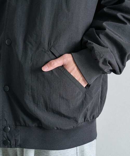 CRAFT STANDARD BOUTIQUE(クラフトスタンダードブティック)の「襟付きナイロンスタジャン(ブルゾン・メンズ・ブラック/カーキ・L/M)」の7枚目の写真