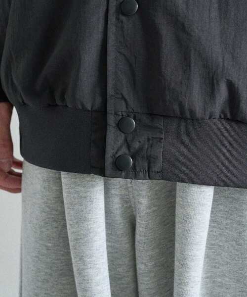 CRAFT STANDARD BOUTIQUE(クラフトスタンダードブティック)の「襟付きナイロンスタジャン(ブルゾン・メンズ・ブラック/カーキ・L/M)」の8枚目の写真