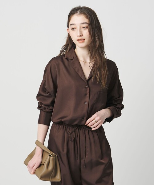 UNITED ARROWS(ユナイテッドアローズ)の「シルクライク オープンカラー シャツ(シャツ/ブラウス・レディース・ライム/ダークブラウン/オフホワイト/ブラック・FREE)」の4枚目の写真