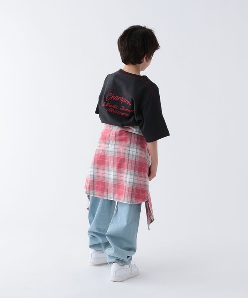 Champion（チャンピオン）の「【Champion(チャンピオン）】別注配色ステッチT(KIDS)（Tシャツ/カットソー・キッズ・ネイビー/オートミール/チャコール・150cm/140cm/130cm/120cm/110cm）」の6枚目の写真
