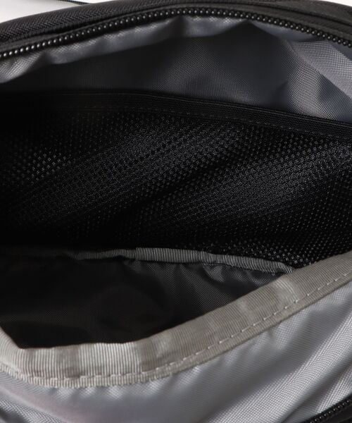 THE NORTH FACE(ザノースフェイス)の「【THE NORTH FACE/ザ ノースフェイス】リープミニショルダー(ショルダーバッグ・メンズ・ブラック/ホワイト/レッド・FREE)」の16枚目の写真
