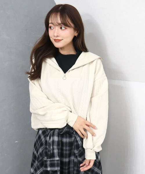 CECIL McBEE（セシルマクビー）の「ケーブル柄ふくれジャガードレイヤード風ハーフジップトップス（スウェット・レディース・ライトベージュ/ブラック・MEDIUM/LARGE）」の12枚目の写真