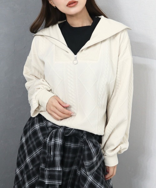 CECIL McBEE（セシルマクビー）の「ケーブル柄ふくれジャガードレイヤード風ハーフジップトップス（スウェット・レディース・ライトベージュ/ブラック・MEDIUM/LARGE）」の13枚目の写真