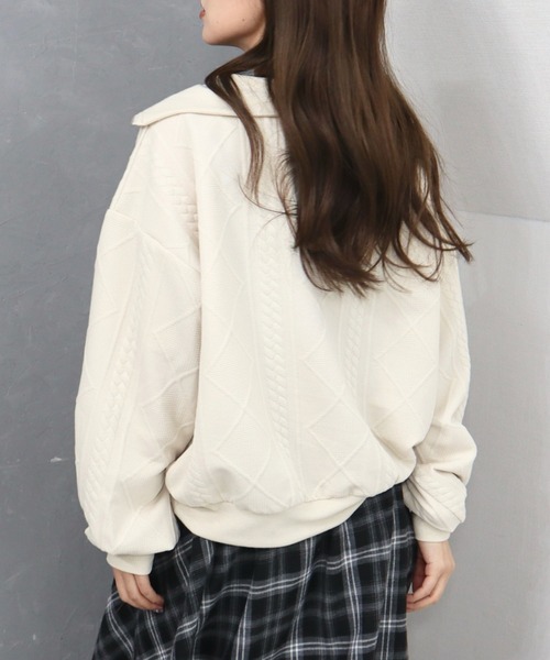 CECIL McBEE（セシルマクビー）の「ケーブル柄ふくれジャガードレイヤード風ハーフジップトップス（スウェット・レディース・ライトベージュ/ブラック・MEDIUM/LARGE）」の15枚目の写真