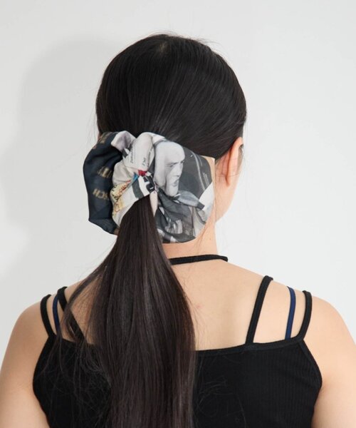 Omekashi(オメカシ)の「【LY】 Haarelastiek(シュシュ・レディース・ブルー/ブラック/アイボリー・ONE SIZE)」の4枚目の写真