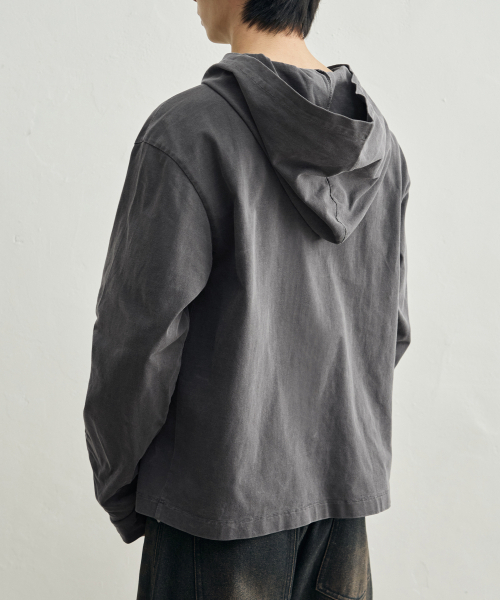 ROTEMBER（ローテンバー）の「[パフルサー x ロテムバー] ウォッシュドヘンリーネックフードTシャツ [チャコール]（パーカー・メンズ・その他・MEDIUM/LARGE/X-LARGE）」の4枚目の写真