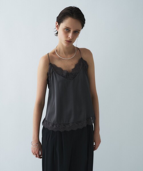 cloenc（クロエンス）の「【手洗い可】サテンレースキャミソール（タンクトップ・レディース・ダークグレー/オフホワイト/ベージュ・02）」の2枚目の写真