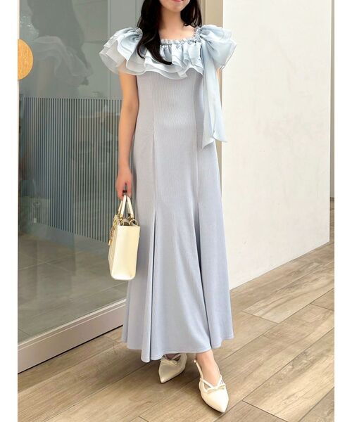 dazzlin(ダズリン)の「ショルダーリボンフリルカットワンピース(ワンピース・レディース・ブラック/その他1/ブルー・MEDIUM/SMALL)」の2枚目の写真