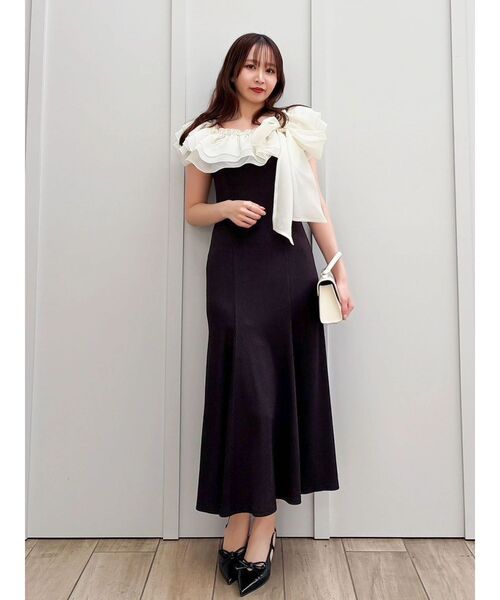 dazzlin(ダズリン)の「ショルダーリボンフリルカットワンピース(ワンピース・レディース・ブラック/その他1/ブルー・MEDIUM/SMALL)」の5枚目の写真