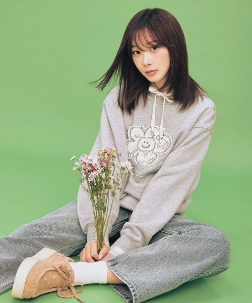 Wacky WiLLy（ワッキーウィリー）の「[GISELLEジゼル着用] WOMEN'S BIG LILY SEMI-OVER HOODIE（パーカー・レディース・グレー/グリーン・FREE）」の3枚目の写真