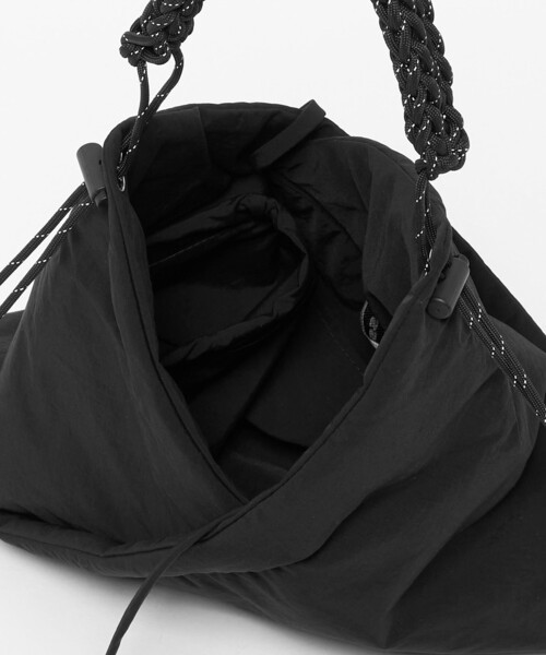 ODETTE E ODILE(オデットエオディール)の「<SSANMUN> MiniLotus Plain(ショルダーバッグ・レディース・ブラック/オフホワイト・FREE)」の5枚目の写真