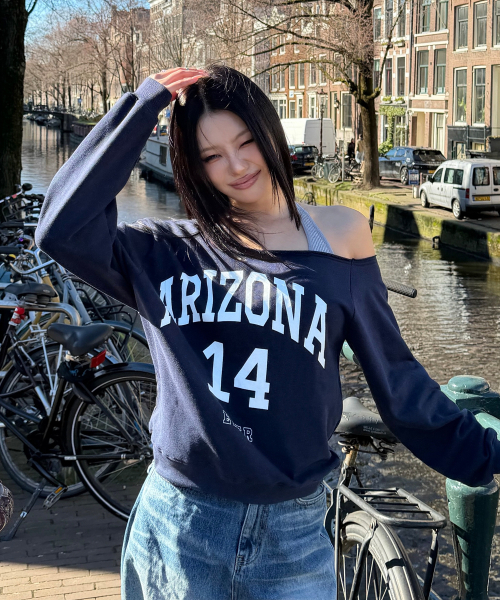 ERER(エルエル)の「Off-shoulder Arizona Sweatshirt Navy(スウェット・レディース・ネイビー・F)」の13枚目の写真