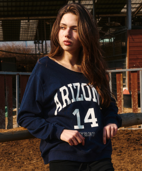 ERER(エルエル)の「Off-shoulder Arizona Sweatshirt Navy(スウェット・レディース・ネイビー・F)」の7枚目の写真