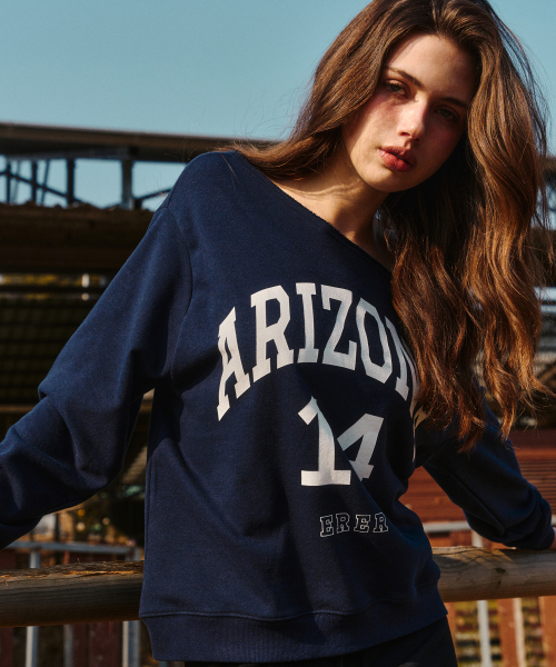 ERER(エルエル)の「Off-shoulder Arizona Sweatshirt Navy(スウェット・レディース・ネイビー・F)」の8枚目の写真