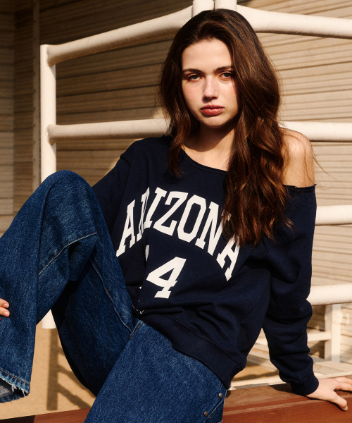 ERER(エルエル)の「Off-shoulder Arizona Sweatshirt Navy(スウェット・レディース・ネイビー・F)」の11枚目の写真