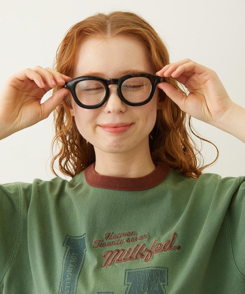 MILKFED.（ミルクフェド）の「THICK WELLINGTON SUNGLASSES（サングラス・レディース・ブラック/カーキ/ブラウン・ONE SIZE）」の2枚目の写真
