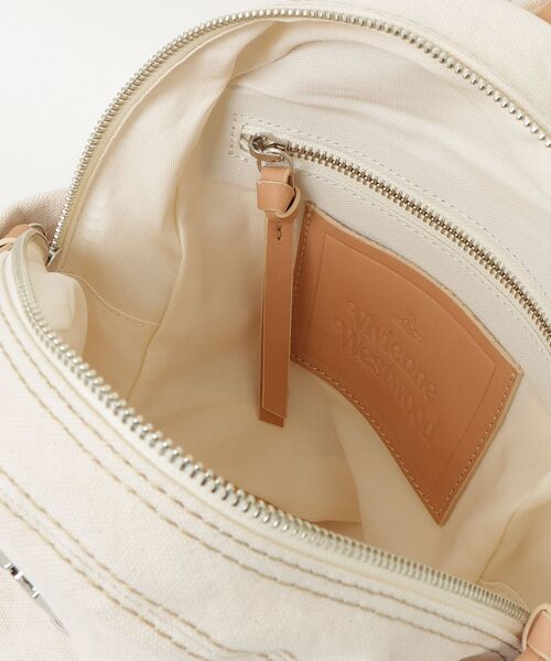 Vivienne Westwood MAN（ヴィヴィアンウエストウッドマン）の「CANVAS GEORGE RUCKSACK S（バックパック/リュック・メンズ・ホワイト・FREE）」の4枚目の写真