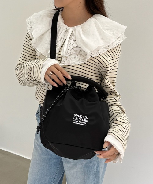 FREDRIK PACKERS(フレドリックパッカーズ)の「【FREDRIK PACKERS】WAVE SHOULDER ウェイブショルダー/2WAYショルダー(ショルダーバッグ・レディース・ブラック/チャコールグレー/パープル・FREE)」の1枚目の写真
