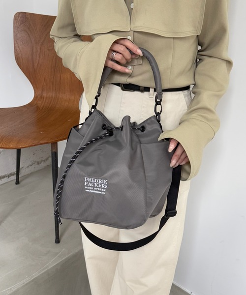 FREDRIK PACKERS(フレドリックパッカーズ)の「【FREDRIK PACKERS】WAVE SHOULDER ウェイブショルダー/2WAYショルダー(ショルダーバッグ・レディース・ブラック/チャコールグレー/パープル・FREE)」の4枚目の写真