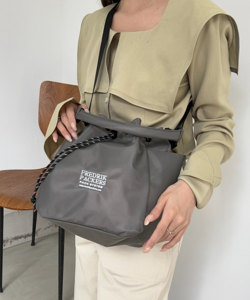 FREDRIK PACKERS(フレドリックパッカーズ)の「【FREDRIK PACKERS】WAVE SHOULDER ウェイブショルダー/2WAYショルダー(ショルダーバッグ・レディース・ブラック/チャコールグレー/パープル・FREE)」の5枚目の写真