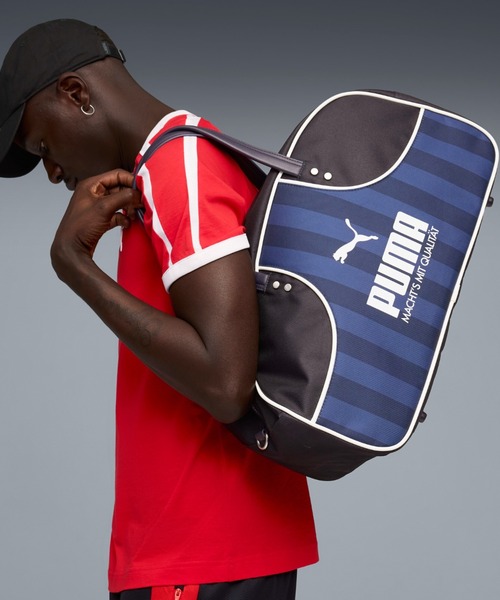 PUMA(プーマ)の「PUMA プーマ ユニセックス プーマ 1976 ワールドカップ グリップバッグ 30L(ボストンバッグ・メンズ・ネイビー×ホワイト・フリー)」の1枚目の写真