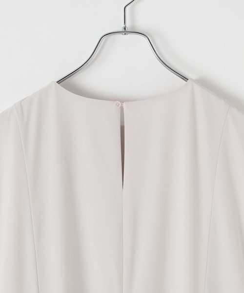 HEREIAM(ヘレイアム)の「【HEREIAM】撥水Comfy ワンピース(ワンピース・レディース・ブラック/ライトグレー・MEDIUM/SMALL)」の4枚目の写真