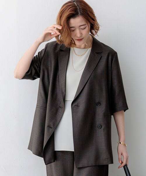 23区 L(ニジュウサンクオオキイサイズ)の「リネンライクグロッシー ハーフスリーブ ダブル ジャケット(その他アウター・レディース・ネイビー系/ベージュ系/グレー系・44/48/46)」の2枚目の写真