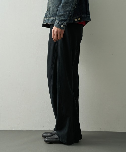 KHOKI(コッキ)の「【KHOKI/コッキ】3D Cutting Sweat Pants(スウェットパンツ・メンズ・ブラック/オフホワイト・1/2)」の3枚目の写真