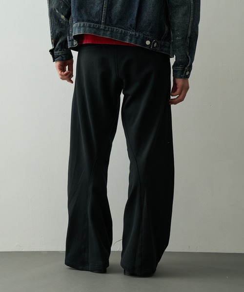 KHOKI(コッキ)の「【KHOKI/コッキ】3D Cutting Sweat Pants(スウェットパンツ・メンズ・ブラック/オフホワイト・1/2)」の4枚目の写真