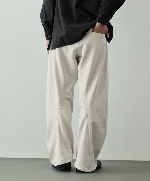 KHOKI(コッキ)の「【KHOKI/コッキ】3D Cutting Sweat Pants(スウェットパンツ・メンズ・ブラック/オフホワイト・1/2)」の11枚目の写真