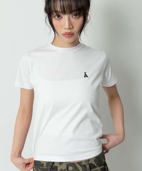 ALAND（エーランド）の「【UNISEX】ALAND／AロゴワッペンTシャツ（Tシャツ/カットソー・レディース・ブラック/ネイビー/グレー/ホワイト/ライトブルー/ピンク・LARGE/SMALL/MEDIUM）」の2枚目の写真