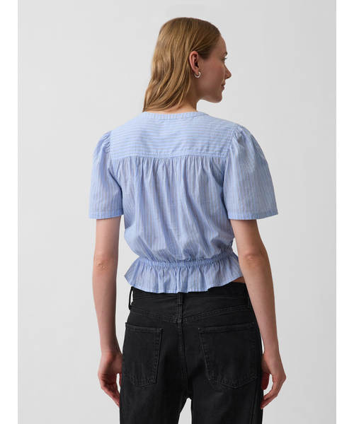 GAP(ギャップ)の「フロントボタン クロップド ペプラムトップス(シャツ/ブラウス・レディース・ホワイト×ブルー/ホワイト・XXS/S/M/L/XS)」の4枚目の写真