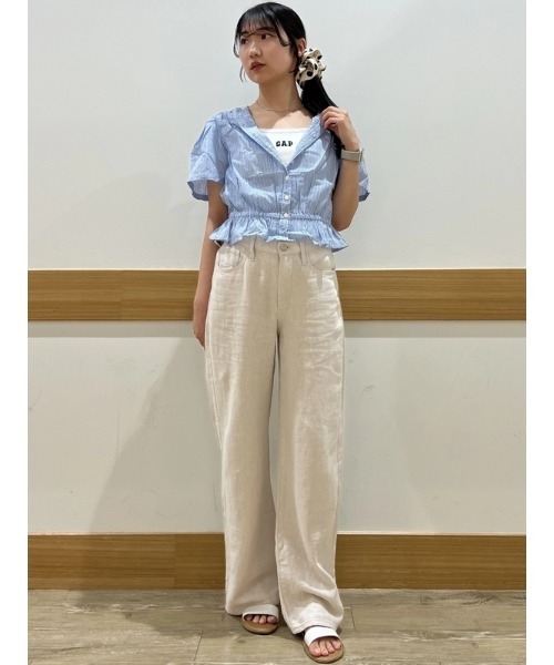 GAP(ギャップ)の「フロントボタン クロップド ペプラムトップス(シャツ/ブラウス・レディース・ホワイト×ブルー/ホワイト・XXS/S/M/L/XS)」の14枚目の写真