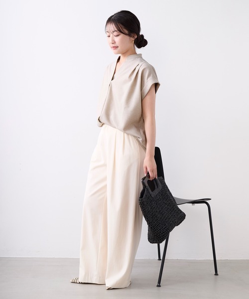 MICA&DEAL(マイカ&ディール)の「タックショルダーブラウス(シャツ/ブラウス・レディース・ネイビー/ライトベージュ/ブルー/ブラウン・FREE)」の22枚目の写真