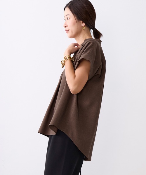 MICA&DEAL（マイカ＆ディール）の「タックショルダーブラウス（シャツ/ブラウス・レディース・ネイビー/ライトベージュ/ブルー/ブラウン・FREE）」の5枚目の写真