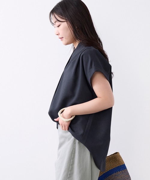 MICA&DEAL（マイカ＆ディール）の「タックショルダーブラウス（シャツ/ブラウス・レディース・ネイビー/ライトベージュ/ブルー/ブラウン・FREE）」の20枚目の写真