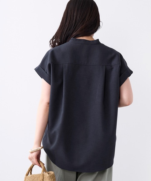 MICA&DEAL（マイカ＆ディール）の「タックショルダーブラウス（シャツ/ブラウス・レディース・ネイビー/ライトベージュ/ブルー/ブラウン・FREE）」の18枚目の写真