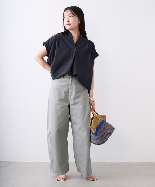 MICA&DEAL（マイカ＆ディール）の「タックショルダーブラウス（シャツ/ブラウス・レディース・ネイビー/ライトベージュ/ブルー/ブラウン・FREE）」の17枚目の写真