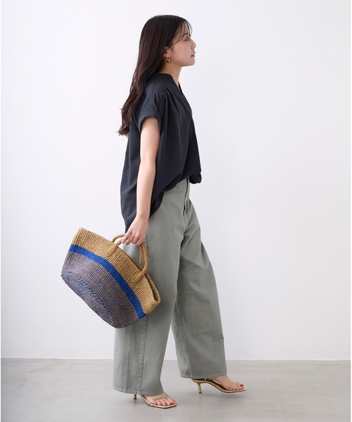 MICA&DEAL（マイカ＆ディール）の「タックショルダーブラウス（シャツ/ブラウス・レディース・ネイビー/ライトベージュ/ブルー/ブラウン・FREE）」の16枚目の写真