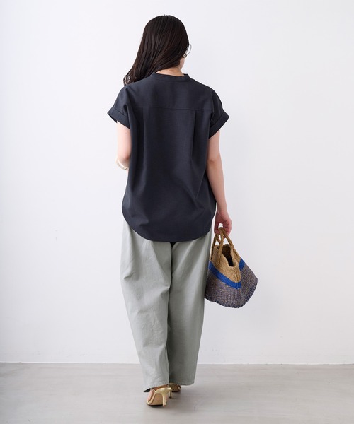 MICA&DEAL（マイカ＆ディール）の「タックショルダーブラウス（シャツ/ブラウス・レディース・ネイビー/ライトベージュ/ブルー/ブラウン・FREE）」の15枚目の写真