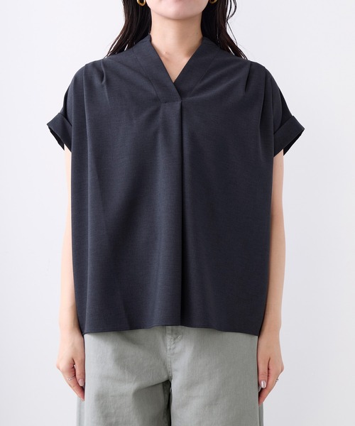 MICA&DEAL（マイカ＆ディール）の「タックショルダーブラウス（シャツ/ブラウス・レディース・ネイビー/ライトベージュ/ブルー/ブラウン・FREE）」の14枚目の写真