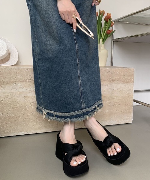 yuue' ( wear )(ユーイ)の「厚底クロスベルトウェッジソールサンダル(サンダル・レディース・シルバー/ブラック・24.5cm/23.5cm)」の6枚目の写真
