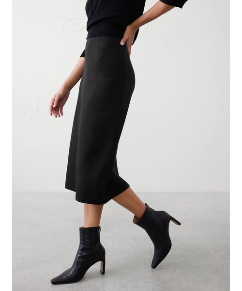 BANANA REPUBLIC FACTORY STORE（バナナリパブリック ファクトリーストア）の「BANANA REPUBLIC FACTORY STORE　　ソフトタッチ ミディ スカート（スカート・レディース・ブラック/ネイビー・XS/M/S/L）」の2枚目の写真