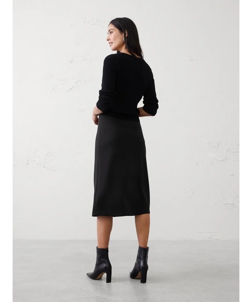 BANANA REPUBLIC FACTORY STORE（バナナリパブリック ファクトリーストア）の「BANANA REPUBLIC FACTORY STORE　　ソフトタッチ ミディ スカート（スカート・レディース・ブラック/ネイビー・XS/M/S/L）」の4枚目の写真