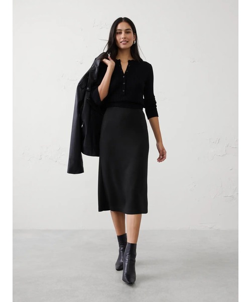 BANANA REPUBLIC FACTORY STORE（バナナリパブリック ファクトリーストア）の「BANANA REPUBLIC FACTORY STORE　　ソフトタッチ ミディ スカート（スカート・レディース・ブラック/ネイビー・XS/M/S/L）」の5枚目の写真