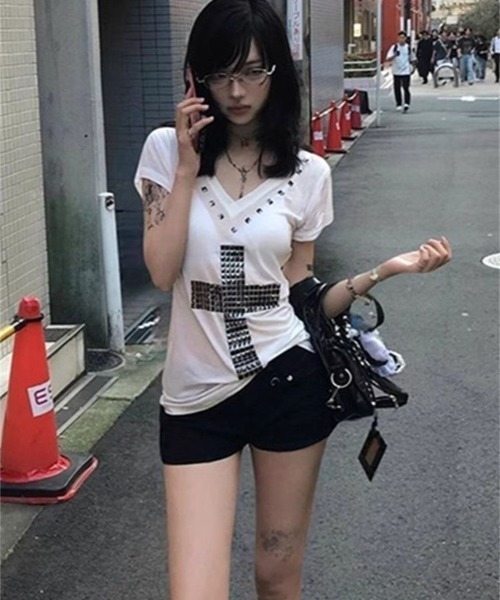 ViViDAY(ビビデー)の「十字架透けtシャツ(Tシャツ/カットソー・レディース・ブラック/ホワイト・M)」の16枚目の写真